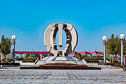 辽宁省盖州市城市雕塑广场