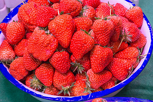 大盆,新鲜的草莓