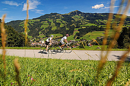 伴侣,骑,比赛,自行车,山,基茨比厄尔,阿尔卑斯山,提洛尔,奥地利,欧洲