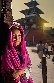 头像,年轻,尼泊尔人,坐,女人,户外,庙宇,加德满都,尼泊尔