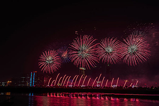 烟花,建筑群,河流,夜景,水,灯,节日