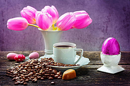 复活节早餐,新鲜咖啡,复活节彩蛋,郁金香