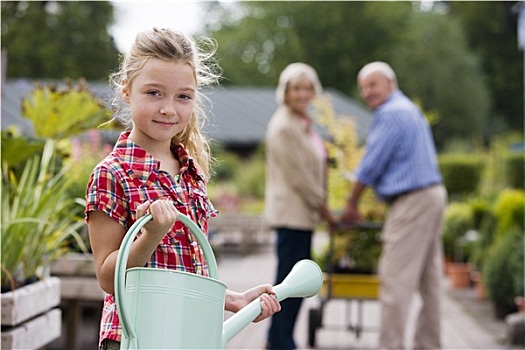 女孩,7-9岁,拿着,洒水壶,花卉商店,微笑,头像,祖父母,背景