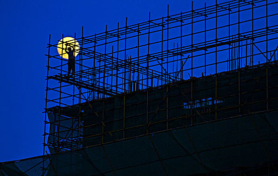 建筑工地的夜色