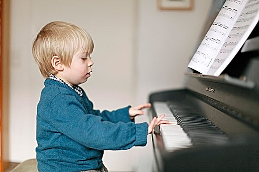 男孩,演奏,钢琴