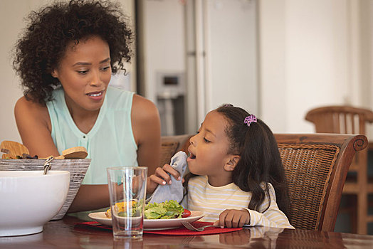 美国黑人,母亲,清洁,女儿,嘴,餐巾,餐桌