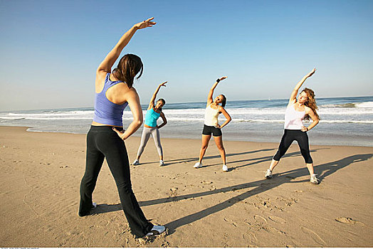 女人,伸展,练习,海滩