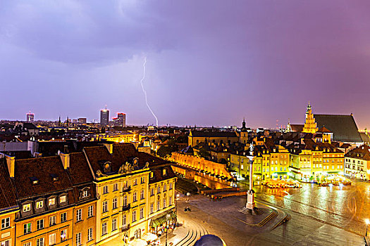 波兰老城区的夜景
