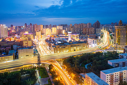 新疆乌鲁木齐大巴扎繁华城市夜景