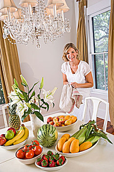 女人,餐厅,新鲜水果,蔬菜,桌上