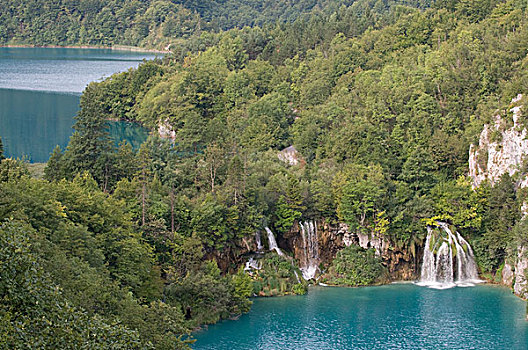 俯拍,小,瀑布,湖,十六湖国家公园,克罗地亚