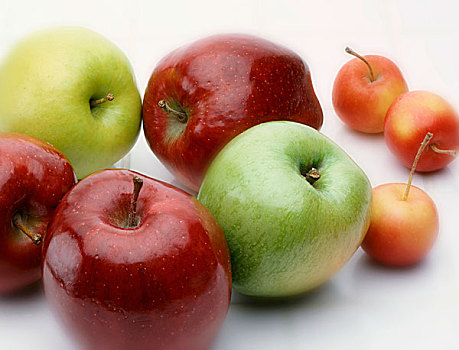 苹果,樱桃,白色背景