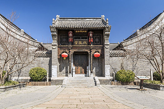 山东省枣庄市台儿庄古城内的中式门楼建筑