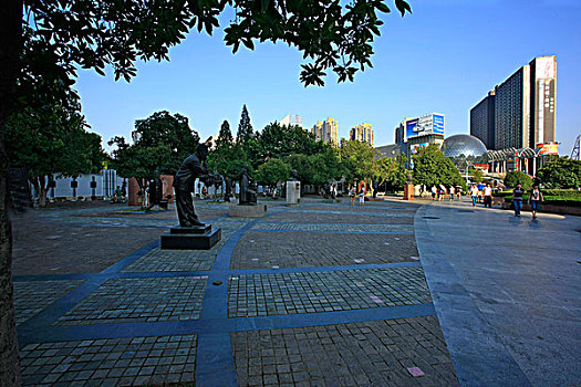 光谷广场雕塑群