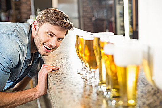 男人,俯视,排列,啤酒,酒吧
