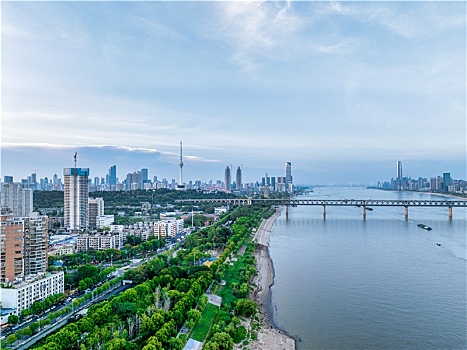 中国湖北武汉地标建筑龟山电视塔