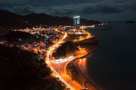 越南的海滨城市道路夜景