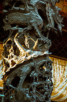 中國傳統宗教信仰,台灣著名古蹟龍山寺的龍柱