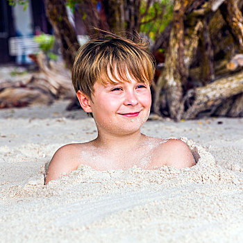 男孩,遮盖,沙子,海滩