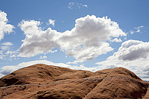 白色,蓬松,云,高处,红岩,排列,拱门国家公园,犹他,美国