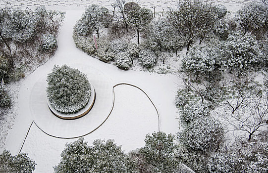 雪天俯瞰小公园你的一角