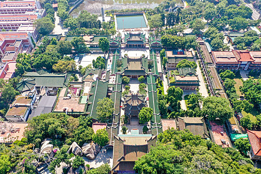 航拍福建厦门五老峰下南普陀寺