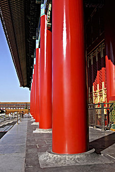 故宫太和殿前的朱漆檐柱