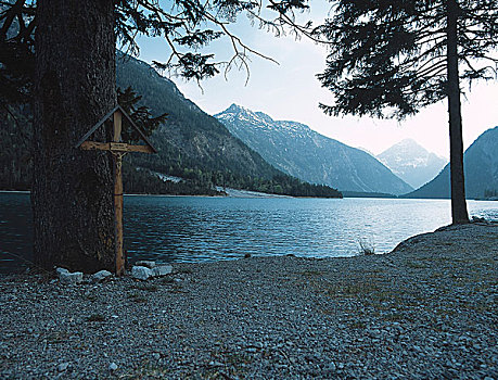 十字架,高山湖