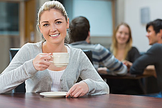 女人,拿着,咖啡杯,微笑,大学,咖啡