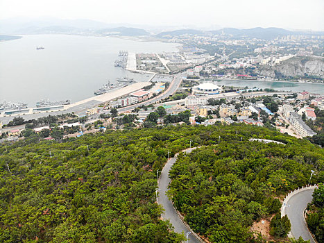 航拍辽宁大连旅顺海岸游园,龙河,老虎尾,黄金山炮台及周边