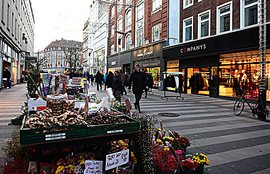 丹麦奥胡斯市繁华的商业街