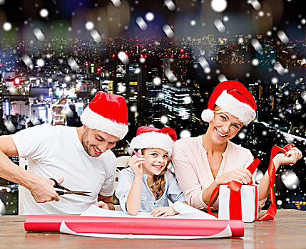 圣诞节,休假,家庭,人,概念,高兴,母亲,父亲,小女孩,圣诞老人,帽子,礼盒,剪刀,上方,雪,夜晚,城市,背景