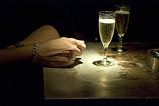 前臂,链子,手镯,休息,桌子,靠近,香槟,玻璃,低,亮光