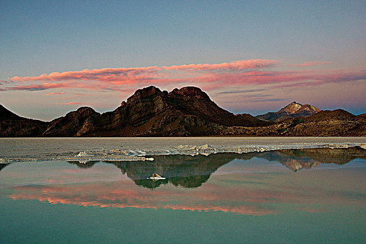 反射,咸水,晚上,红色,火山,背景,盐湖,乌尤尼盐沼,波托西地区,玻利维亚,南美