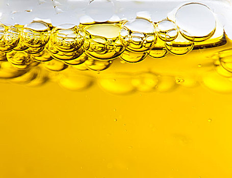 橄榄油和水的组合,油滴