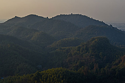 山,丹霞,河流,蓝天,黄昏,大气,田野,水电站,村庄,驴友,旅行,地质公园,丹霞地貌,绿色,灌木,树,草,水潭,素材,平面设计