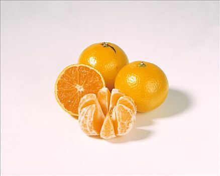 克莱门氏小柑橘,两个,一个,一半,去皮