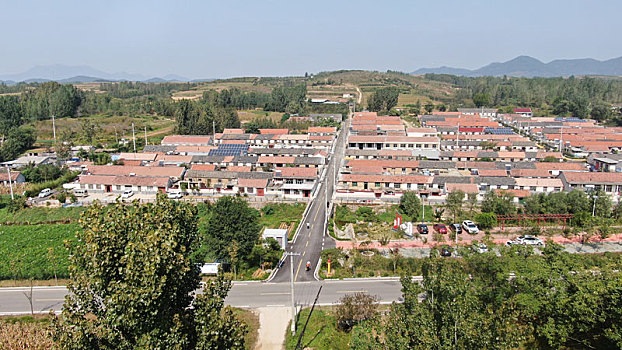 航拍整洁有序的美丽乡村,满眼都是风景