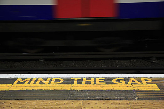 黄色,标记,间隙,地面,车站,伦敦,地铁,列车,离开,区域,英格兰,英国,欧洲