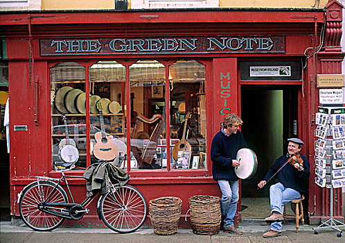 两个男人,演奏,鼓,吉他,正面,商店,爱尔兰