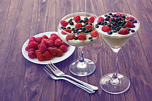 酸奶,甜点,树莓,蓝莓