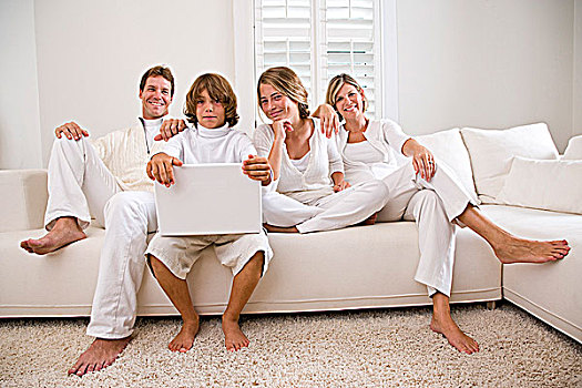 家庭,放松,白色背景,沙发,笔记本电脑