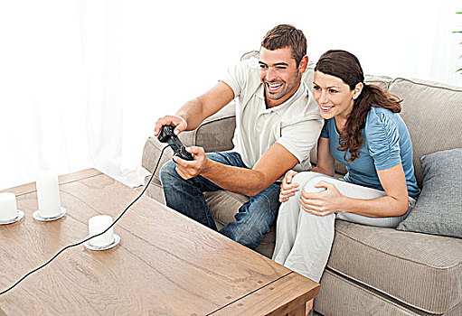 专注,伴侣,玩,电子游戏,一起,客厅,在家