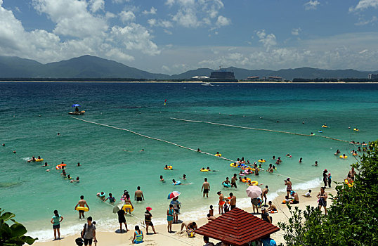 三亚蜈支洲岛的海滩泳场