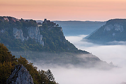 城堡,高处,雾,早晨,多瑙河,山谷,巴登符腾堡,德国,欧洲
