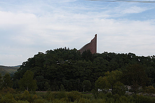 中朝边界鸭绿江对岸普天堡战斗胜利纪念塔