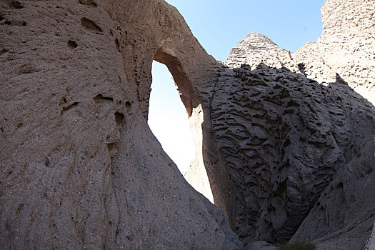 新疆阿图什天门,世界上最高的自然石拱门