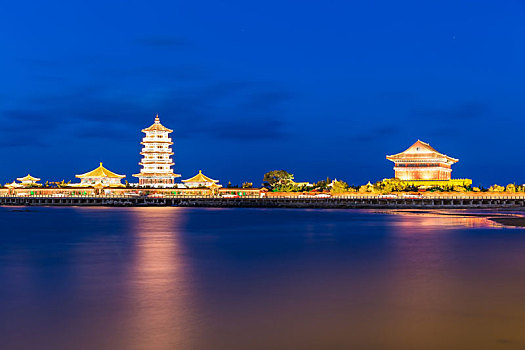 中国山东省烟台市蓬莱八仙过海口夜景