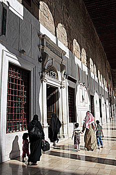 叙利亚大马士革伍麦叶清真寺朝拜的人