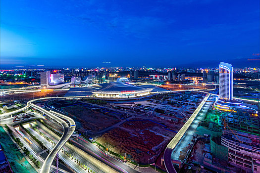 俯瞰乌鲁木齐新客站夜景全景